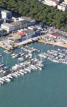 Al Club Nautico al via la mostra personale della scultrice carrarese Silvana Pianadei