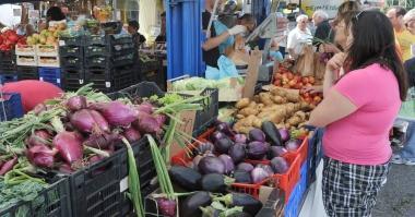 Uno scorcio di un mercato (foto darchivio) 