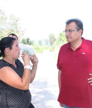 <strong>RICERCHE.</strong> Il sindaco Lunardini con la madre di Vandana; la postazione della Protezione civile