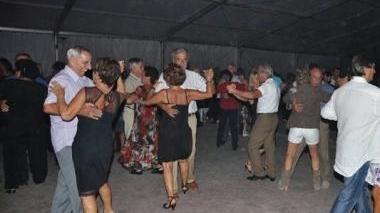 A Boschi di Lari comincia la Festa Rossa