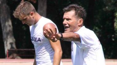 <b>GUIDA. </b>Novellino istruisce i suoi, a fianco c’è Volpato