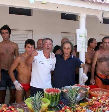 Grande festa per le "nozze d'argento" tra il bagnino Paolino Bernucci e l'Excelsior