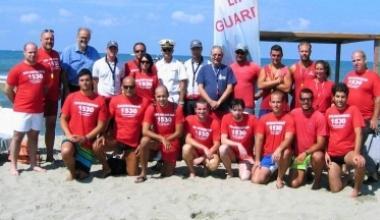 <b>SALVAMENTO</b> I partecipanti alla esercitazione di Marina di Vecchiano              
