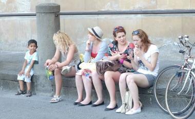 Turisti in piazza del Duomo a Pistoia     