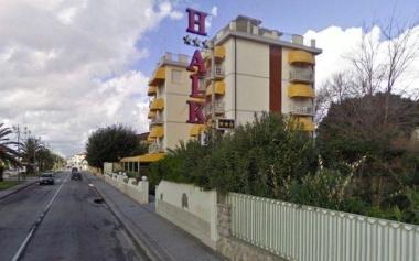 Una delle strutture che ha chiesto di essere svincolata a Marina di Pietrasanta 