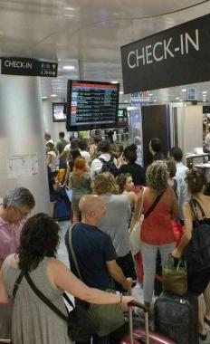 Alcune immagini dei passeggeri che sarebbero dovuti partire per New York