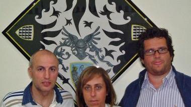 Edoardo Masini (primo da destra) e più a lato Simone Daddi col fantino Valter Pusceddu