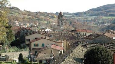 Una veduta di San Marcello e, a destra Riccardo Chelucci
