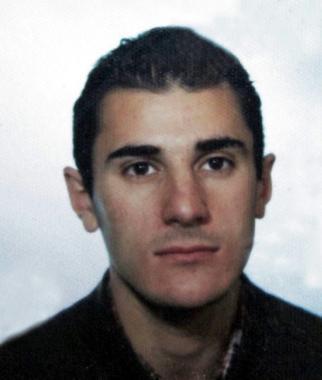 Un primo piano di Enrico Corsi e, a destra, insieme al fratello Paolo (Enrico &egrave; quello a sinistra), anchegli istruttore di arti marziali   
