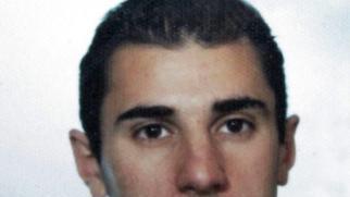 Un primo piano di Enrico Corsi e, a destra, insieme al fratello Paolo (Enrico è quello a sinistra), anch’egli istruttore di arti marziali