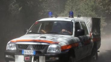 Un mezzo della protezione civile con dietro un carrello appendice
