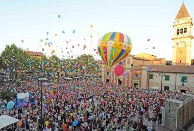 Il lancio della mongolfiera per San Genesio 