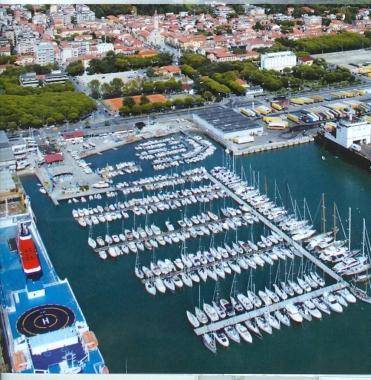 Il Club Nautico di Marina e in basso il presidente Cucurnia  