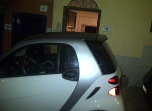 Esposto contro l'auto in sosta