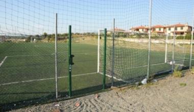 Campo da calcio degradato rabbia e proteste