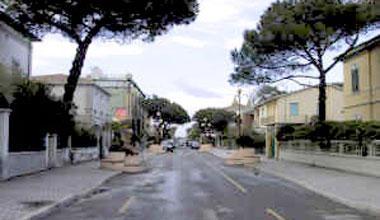 Si finge vigilante ed entra in un circolo con la pistola: arrestato