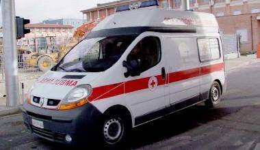 Auto ribaltata in un incidente tra via Bonanno e via Risorgimento