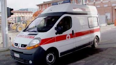 Auto ribaltata in un incidente tra via Bonanno e via Risorgimento