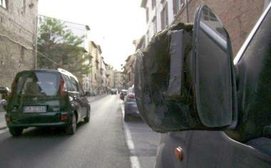 Sono tornati i truffatori dello specchietto 