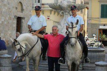 I vigili a cavallo con il sindaco Bertola 