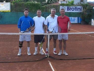 <b>TENNIS.</b> Alcuni dei partecipanti al La Barca 