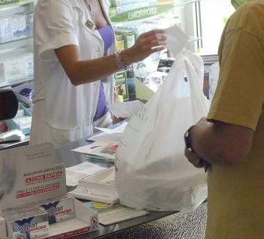 Acquisto di medicinali in farmacia 