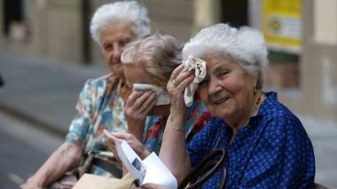 Frutta, verdura e tanta acqua contro i rischi della calura