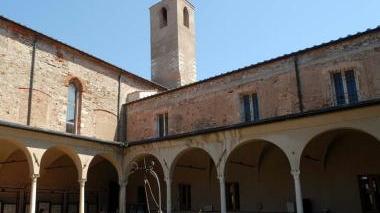 Il chiostro di Sant’Antimo