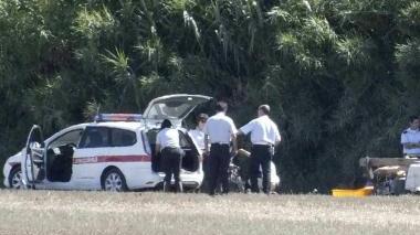 Alcuni poliziotti della municipale durante lo sgombero del campo a Cisanello