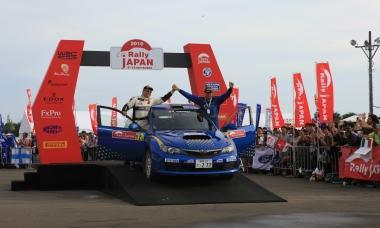 Salvucci, a sinistra, con Linari al rally in Giappone nel 2010 