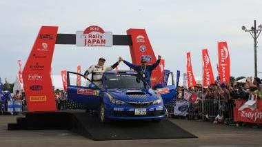 Salvucci, a sinistra, con Linari al rally in Giappone nel 2010