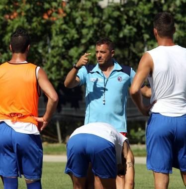 Il tecnico del Borgo Gianluca Colonello con alcuni giocatori azzurri 