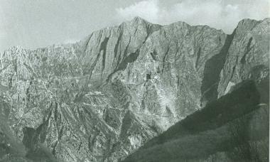 In alto Andrea Calugi qui sopra il picco Altissimo 