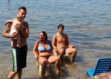 Come si sta bene in ammollo al mare, con la brezza rinfrescante 