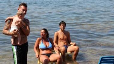 Come si sta bene in ammollo al mare, con la brezza rinfrescante
