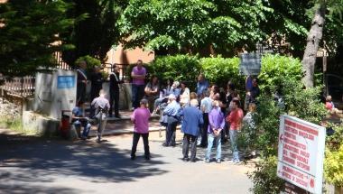 Un sit-in davanti al punto nascita 