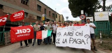 Gli operai della Rasseno protestano contro lazienda  