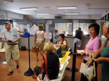 La gente in coda al Cup 
