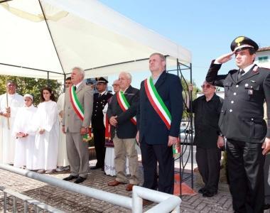 In tanti per non dimenticare l'orrore