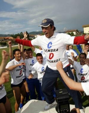Mister Pagliuca durante la festa per la promozione del Borgo in Seconda divisione al termine dello scorso campionato      