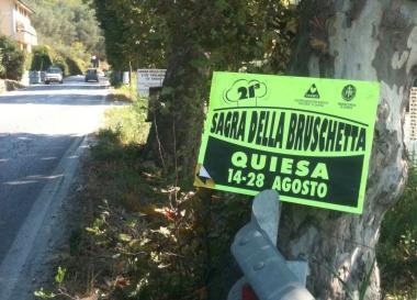 <b>NEL MIRINO.</b> Un cartello di una sagra   