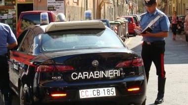 Una pattuglia di carabinieri in azione