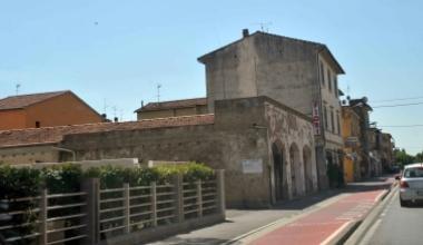 Due ex aziende per ampliare l'ospedale: una sarà demolita e diventerà parcheggio