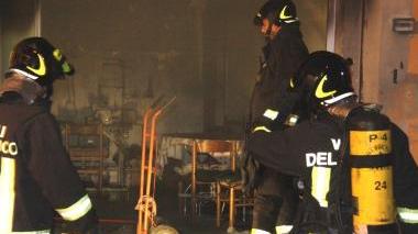 I vigili del fuoco in via Bologna