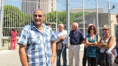 Solimano, Cantù e Pini davanti al carcere di Livorno