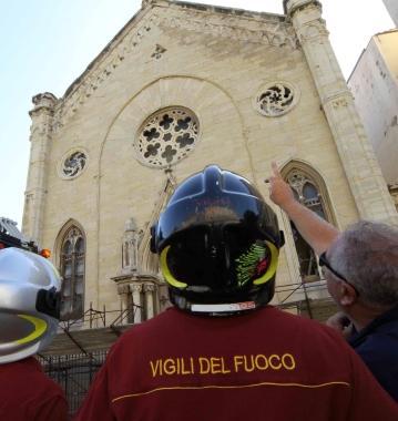 <b>CHIESA OLANDESE.</b> Il primo sopralluogo dei vigili del fuoco nei giorni scorsi 