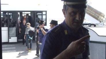 Un agente Polaria in aeroporto