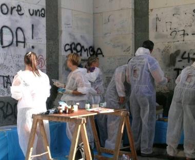 Il gruppo di restauratori al lavoro alla Basilica di S. Maria delle Carceri 