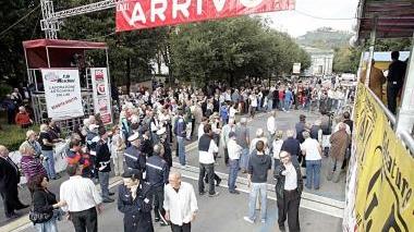 Lo striscione dell’arrivo del Gp Ezio Del Rosso nel centro di Montecatini