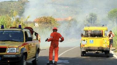 Il personale della Vab e i vigili del fuoco in azione ieri a Monsummano